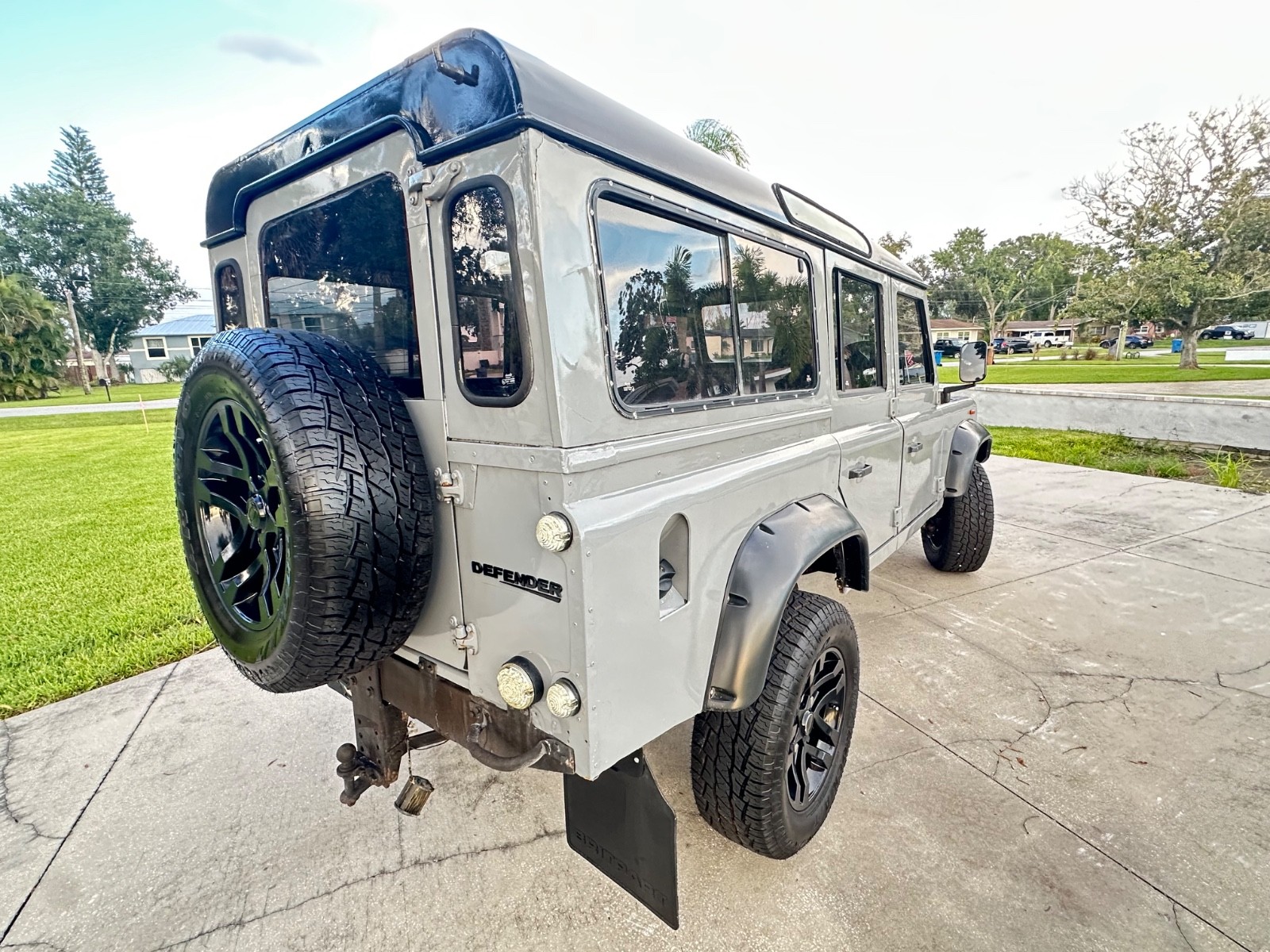 Land-Rover-Defender-1992-SUV-6
