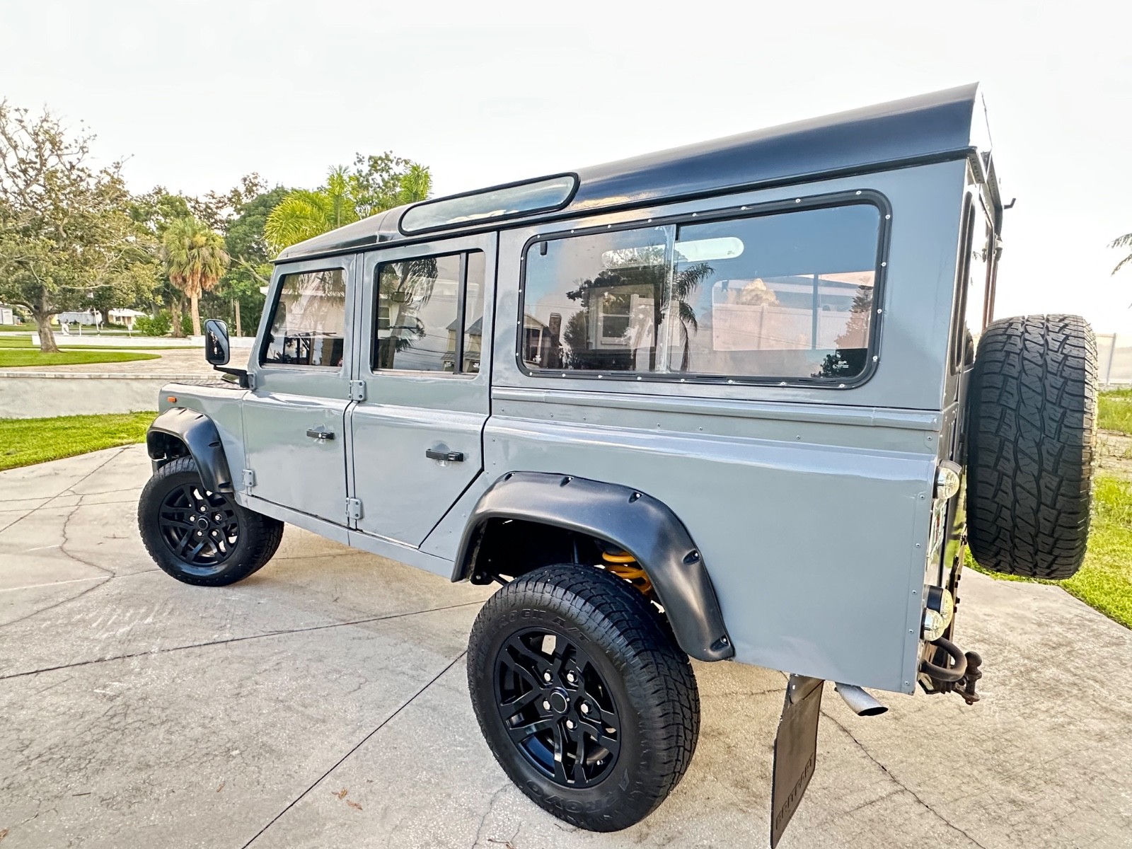 Land-Rover-Defender-1992-SUV-7