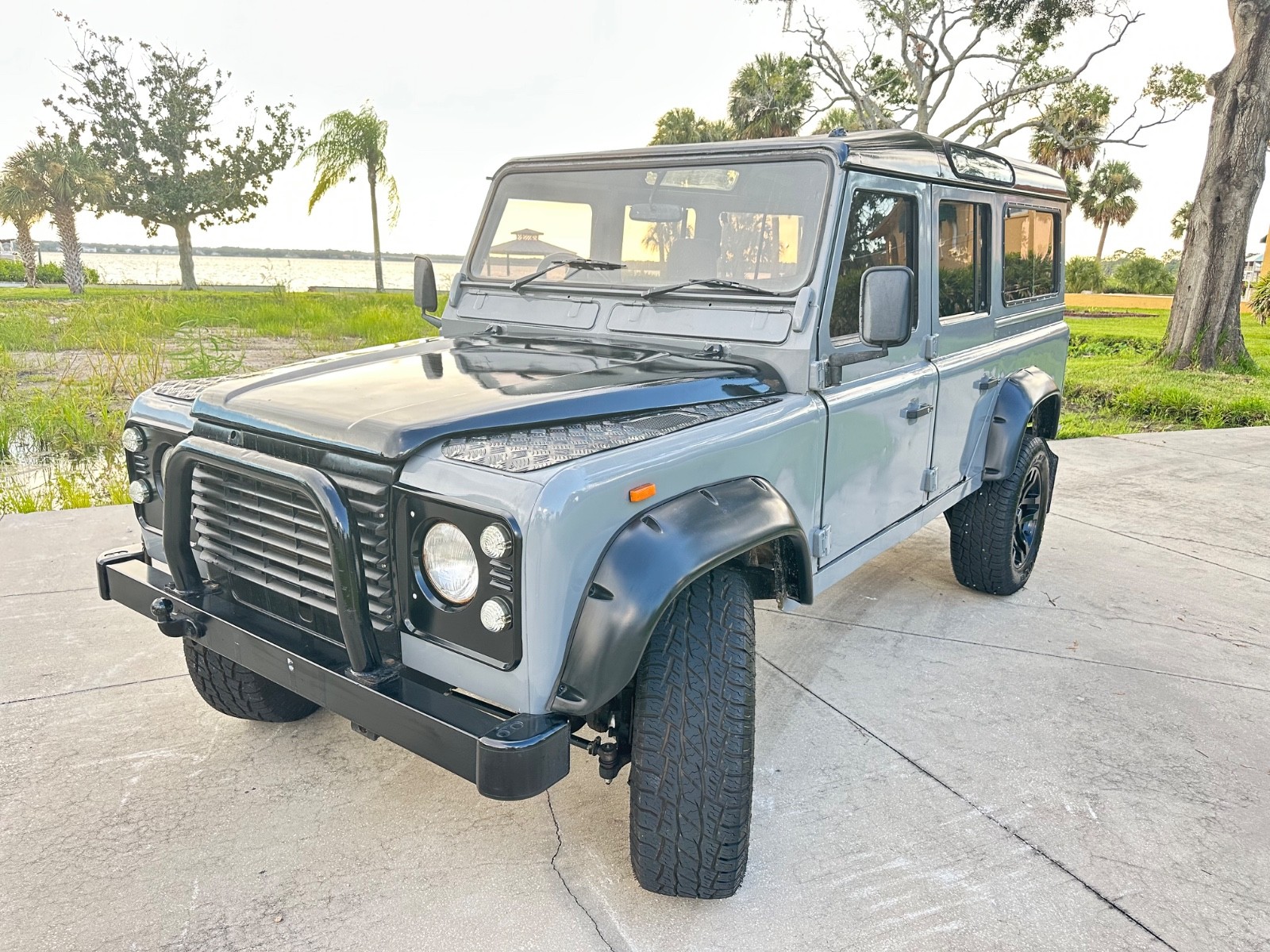 Land-Rover-Defender-1992-SUV-8
