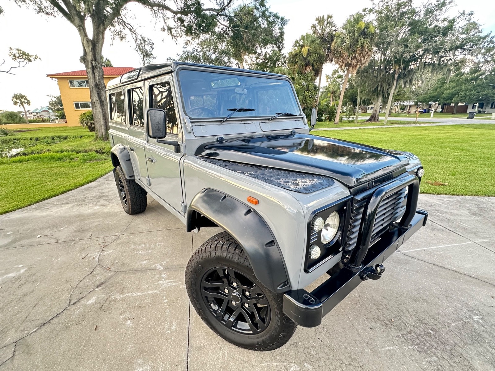Land-Rover-Defender-1992-SUV-9