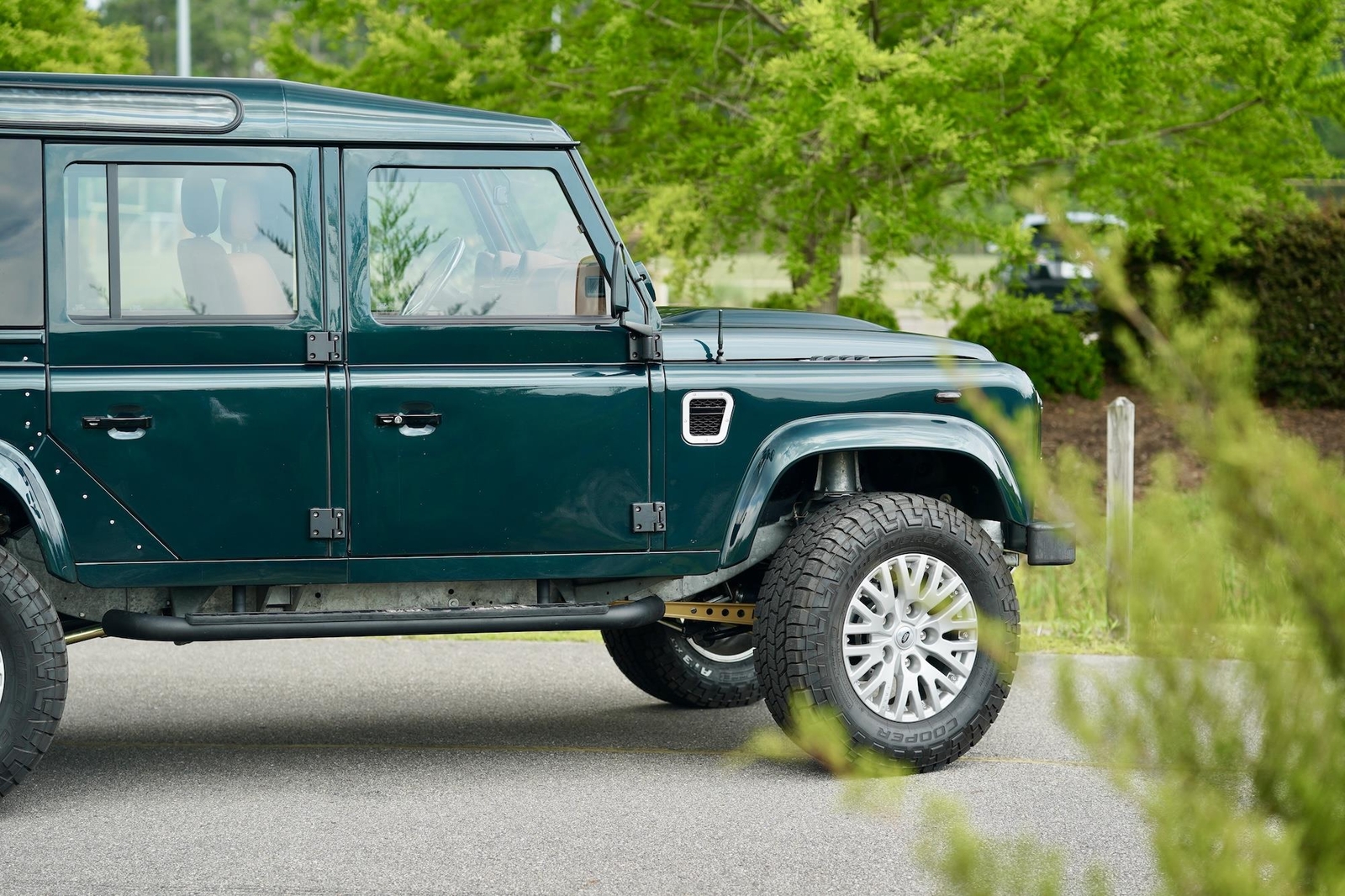 Land-Rover-Defender-1993-10