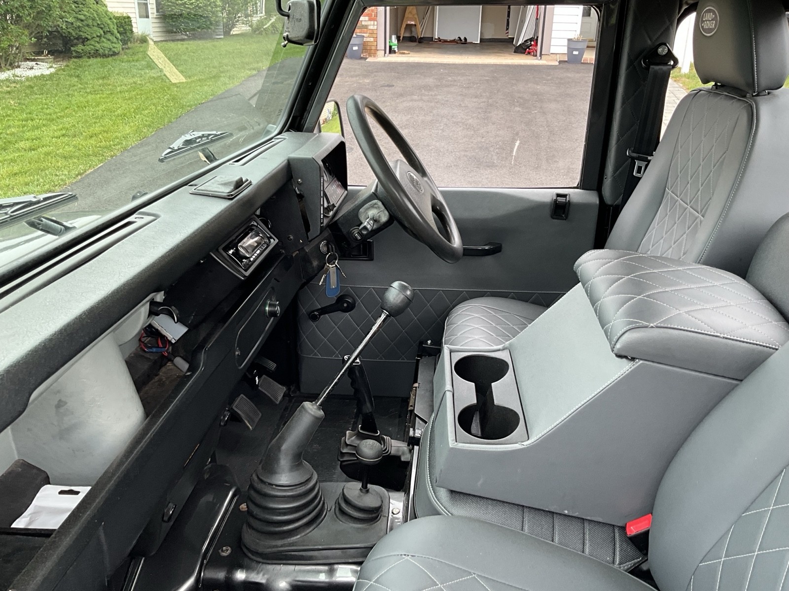 Land-Rover-Defender-1993-11