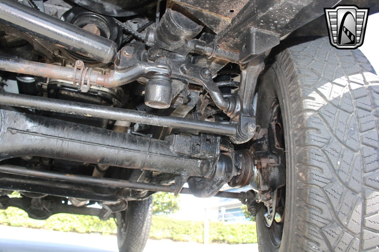 Land-Rover-Defender-1994-10