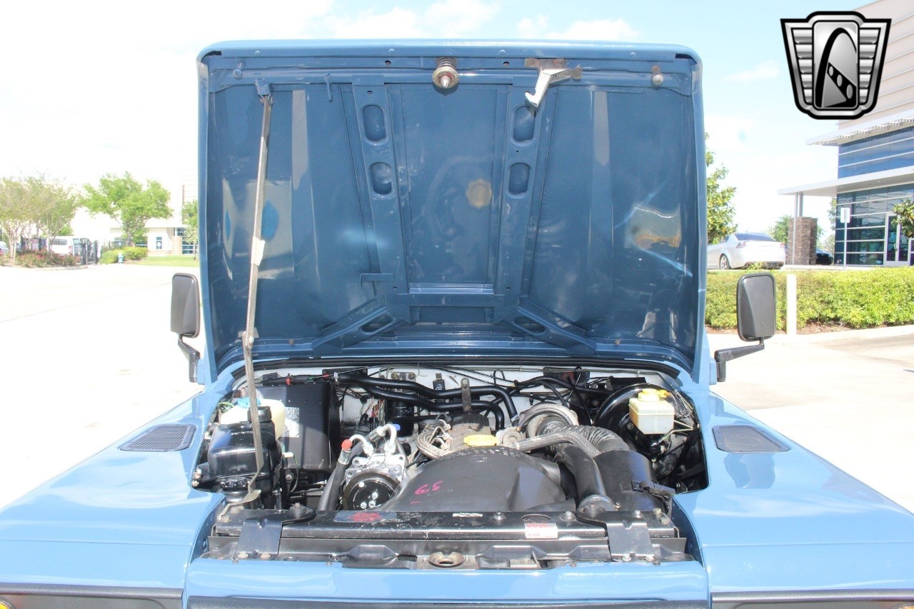 Land-Rover-Defender-1994-12