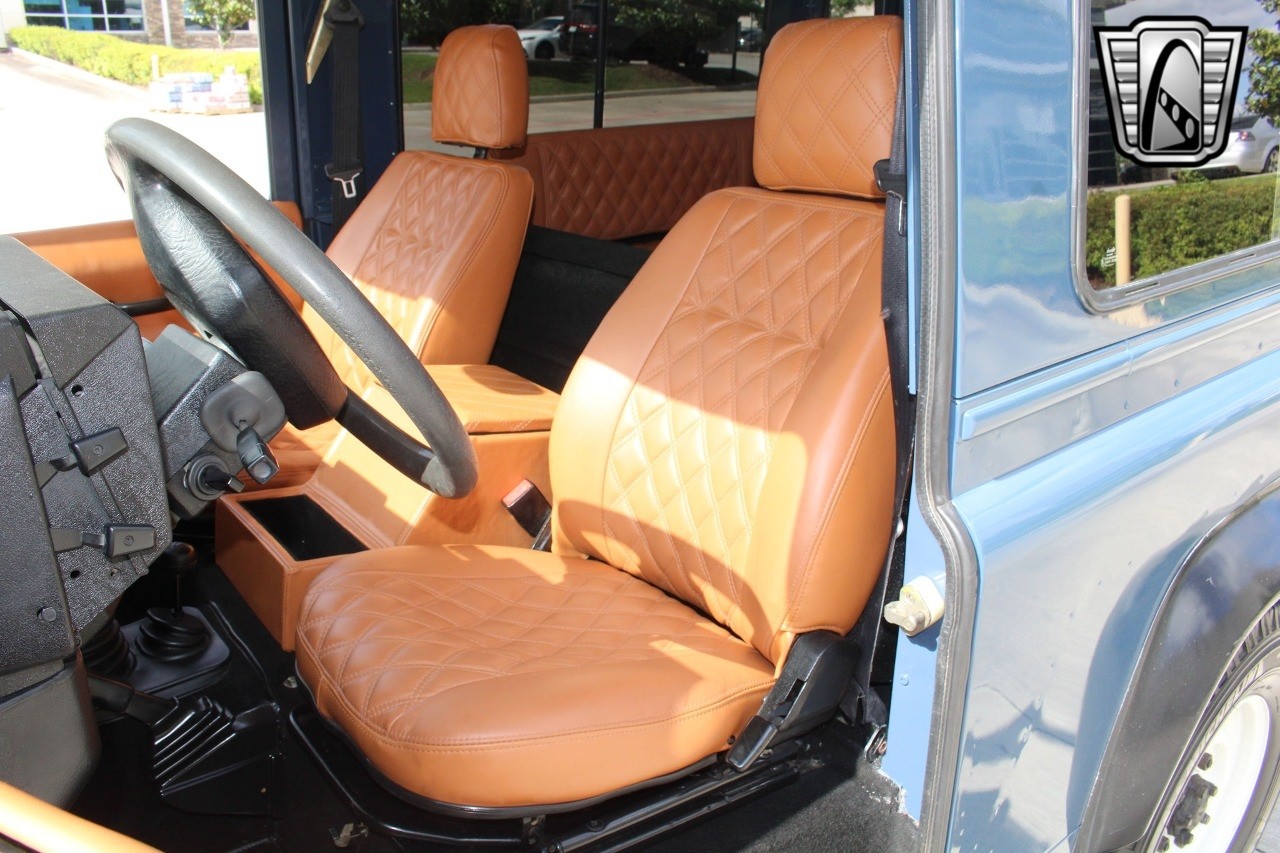 Land-Rover-Defender-1994-16