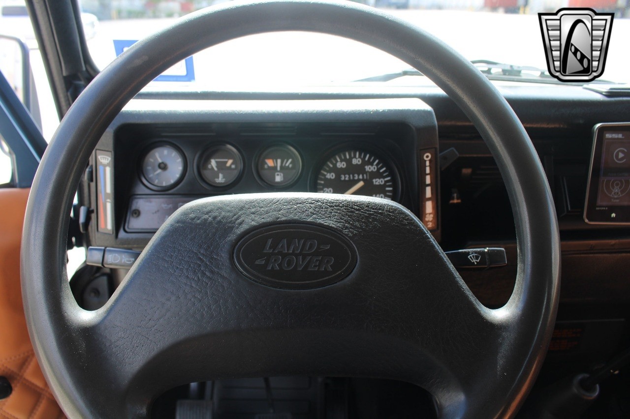 Land-Rover-Defender-1994-19