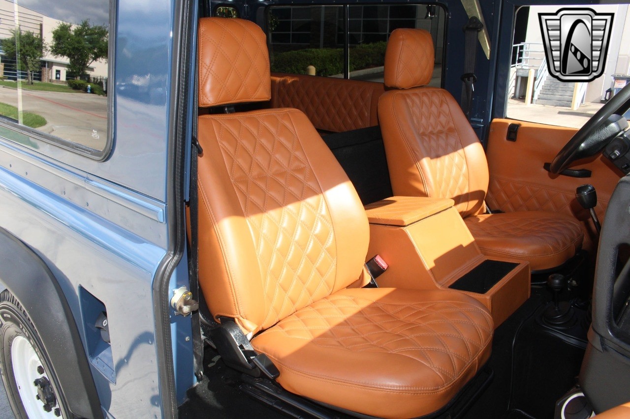 Land-Rover-Defender-1994-20