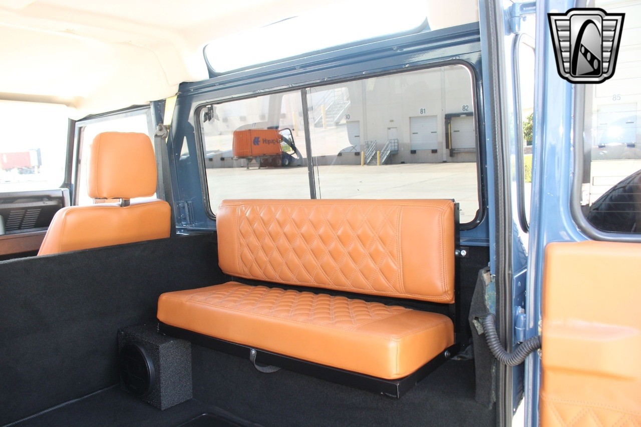 Land-Rover-Defender-1994-24