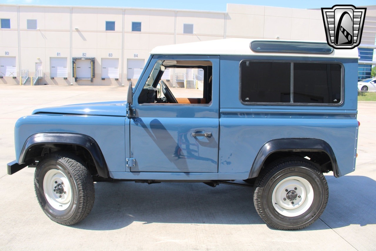 Land-Rover-Defender-1994-27
