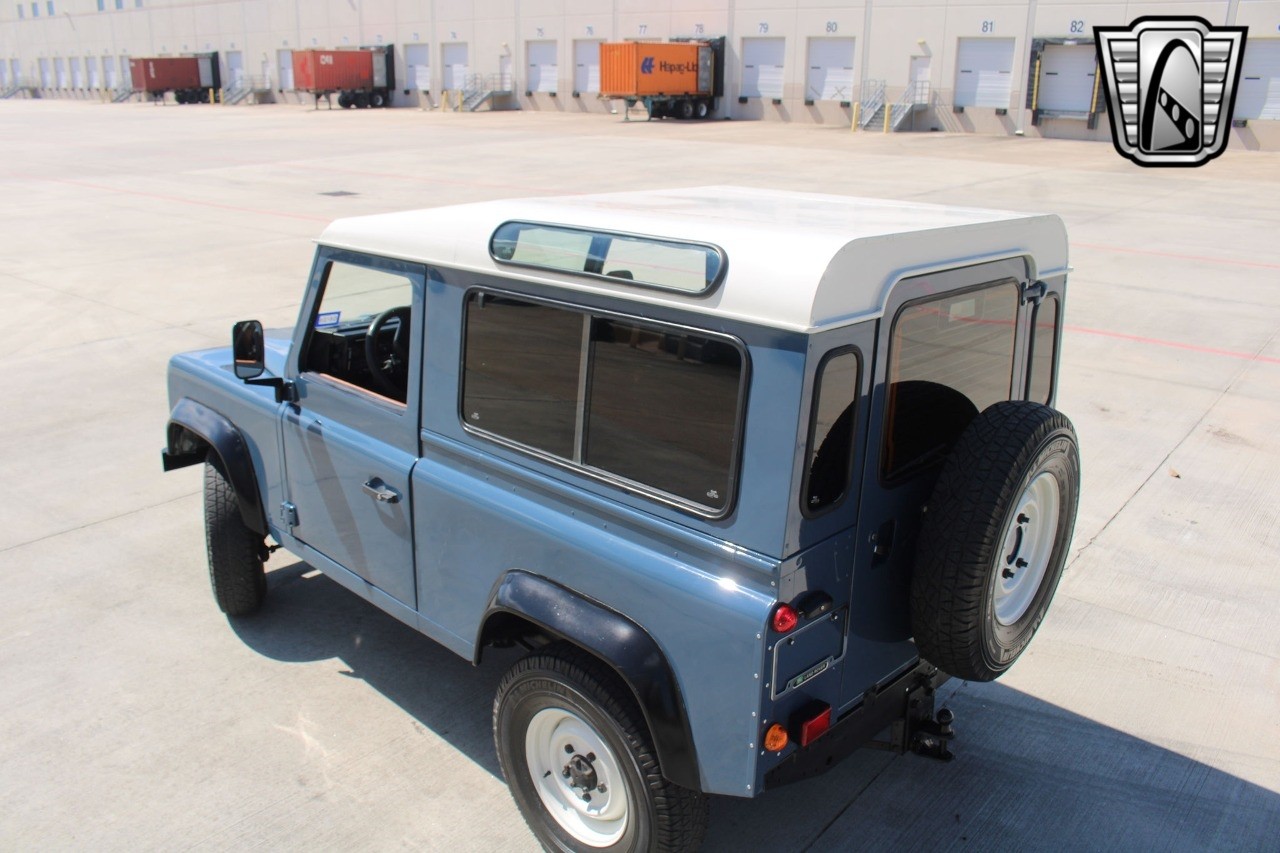 Land-Rover-Defender-1994-29