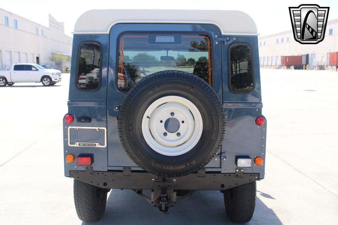 Land-Rover-Defender-1994-33