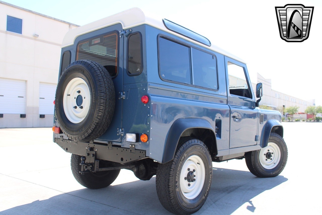 Land-Rover-Defender-1994-36