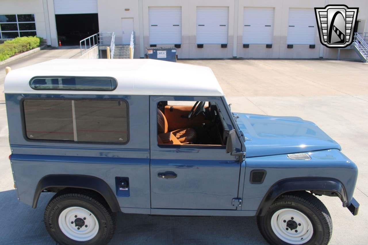 Land-Rover-Defender-1994-37