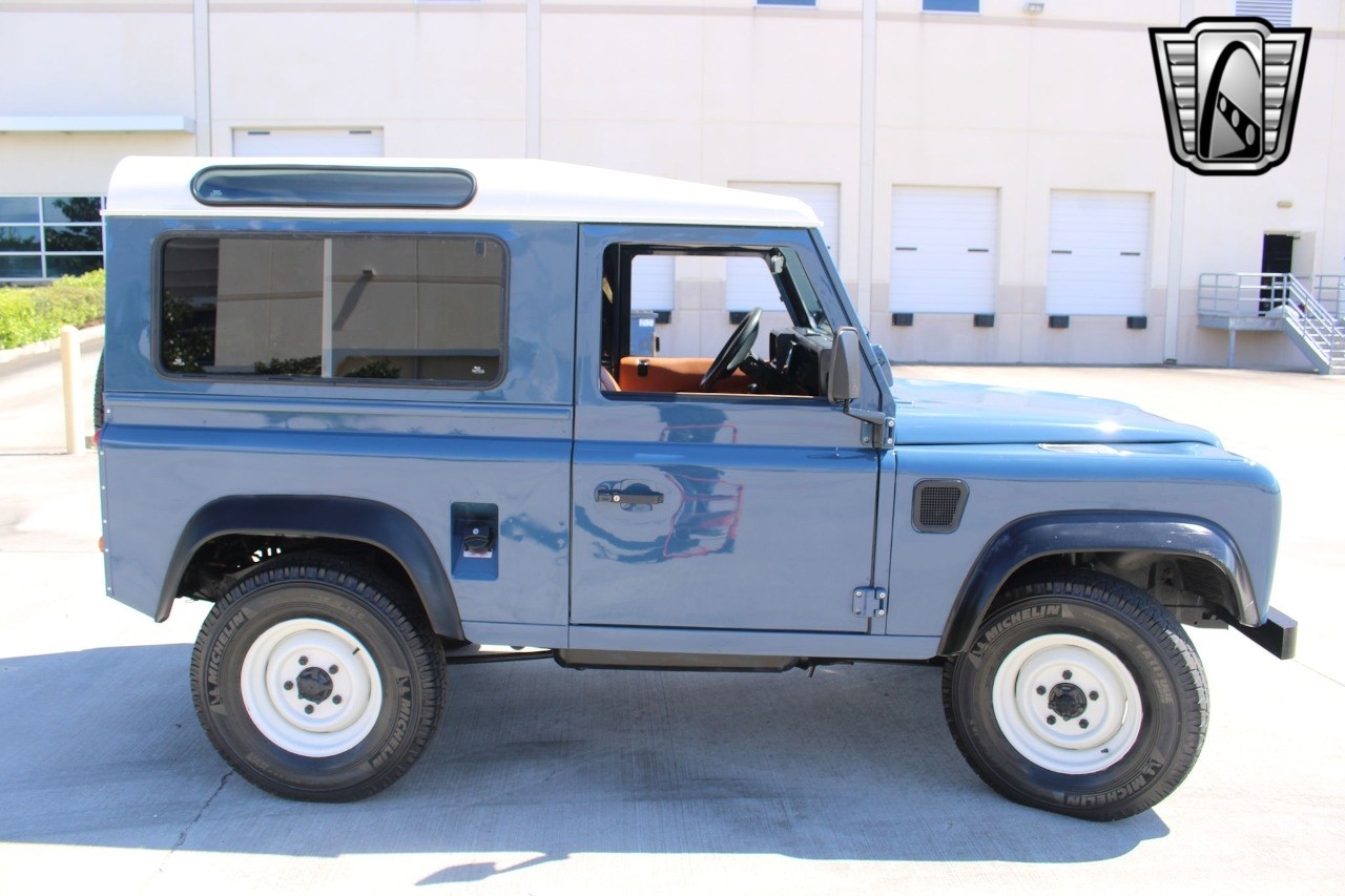 Land-Rover-Defender-1994-38