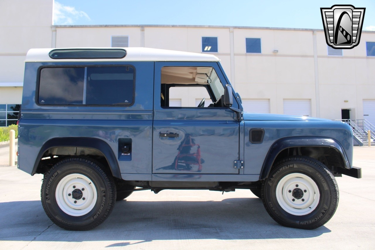 Land-Rover-Defender-1994-39