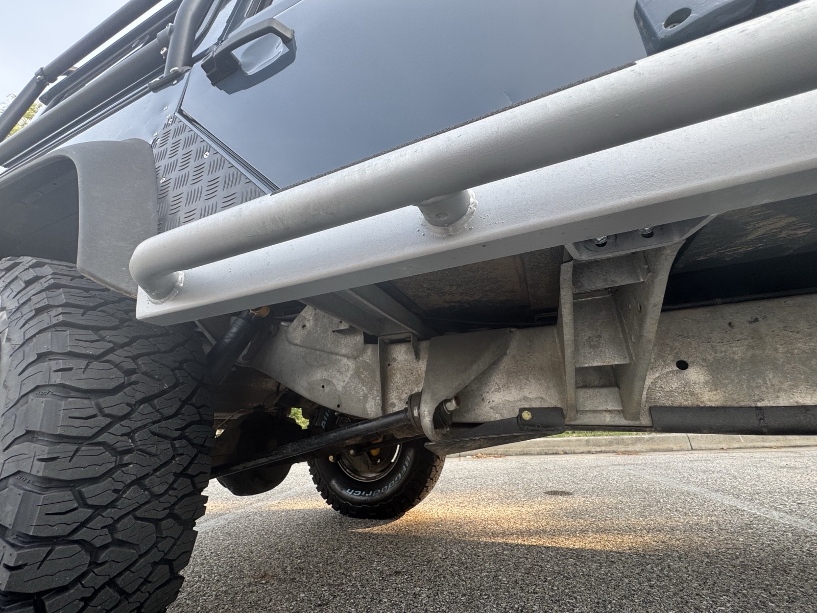 Land-Rover-Defender-1994-SUV-10