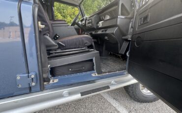 Land-Rover-Defender-1994-SUV-11