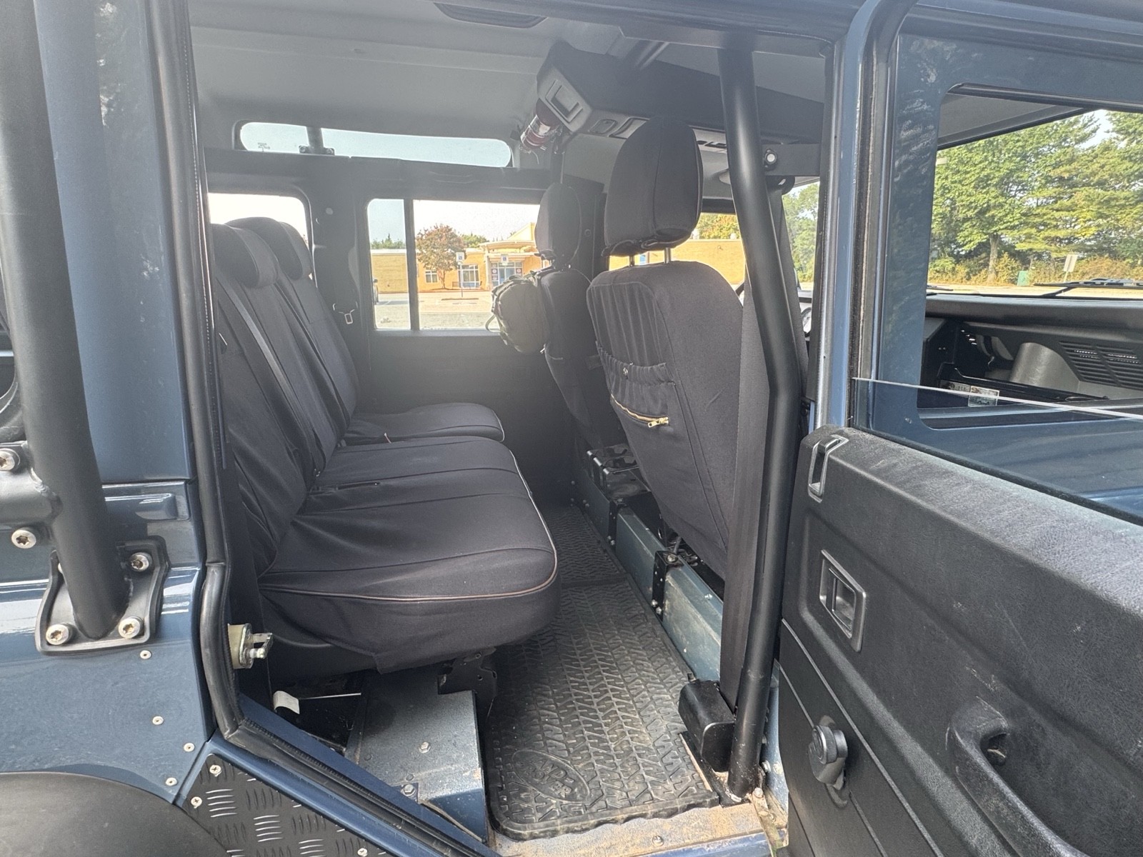 Land-Rover-Defender-1994-SUV-23