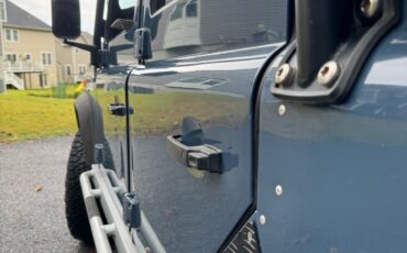 Land-Rover-Defender-1994-SUV-37
