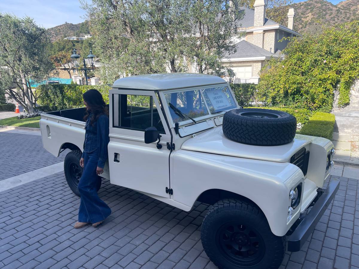 Land-rover-1972-white-10