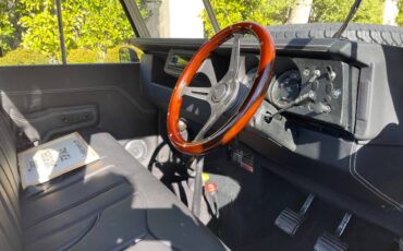 Land-rover-1972-white-11