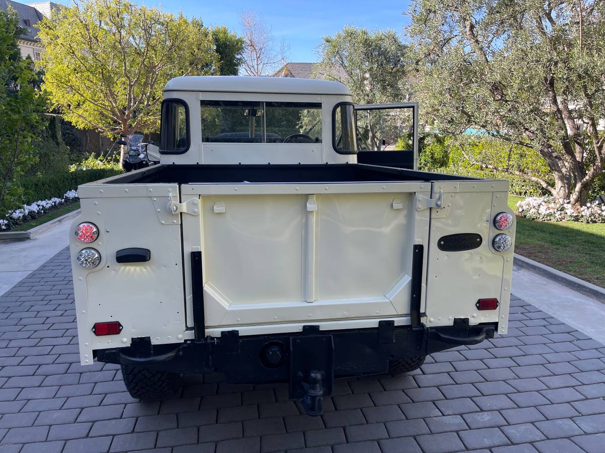 Land-rover-1972-white-14