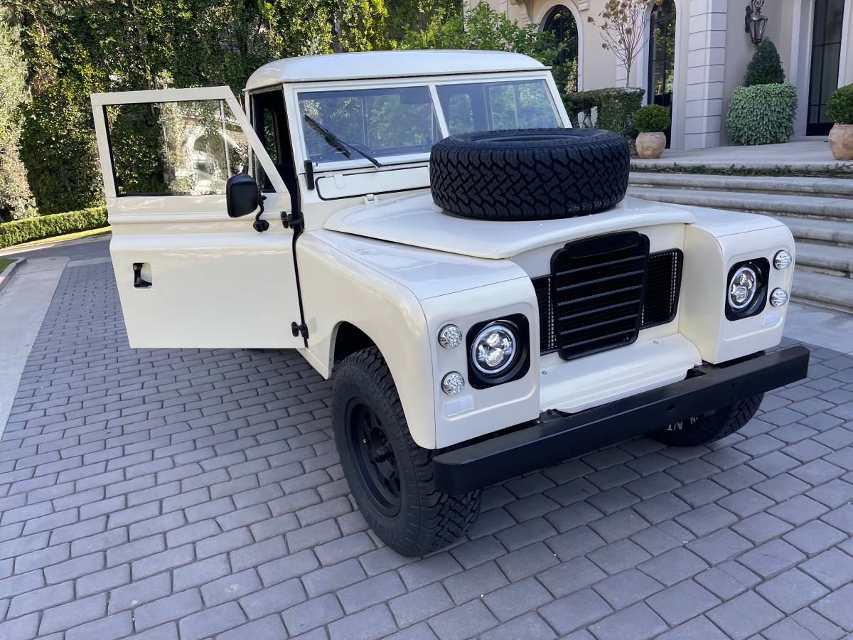 Land-rover-1972-white-16