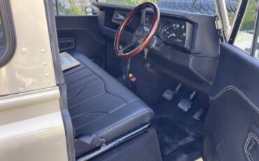 Land-rover-1972-white-19