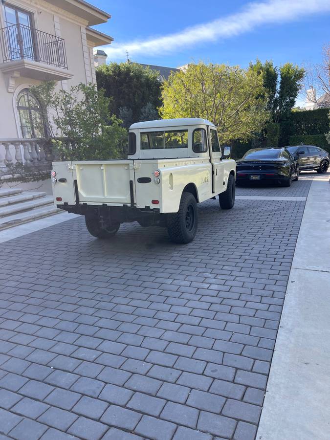Land-rover-1972-white-22