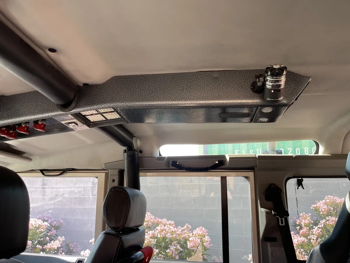 Land-rover-Defender-110-1993-18