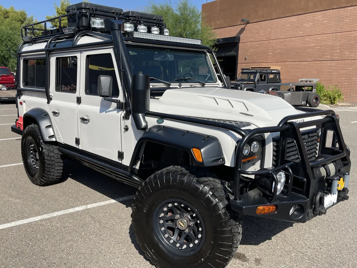 Land-rover-Defender-110-1993-6