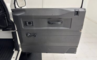 Land-rover-Defender-90-1991-Alpinweiss-Charcoal-Black-10