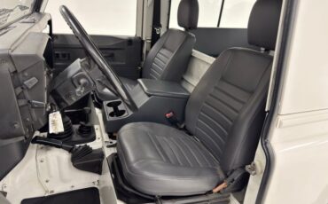 Land-rover-Defender-90-1991-Alpinweiss-Charcoal-Black-11