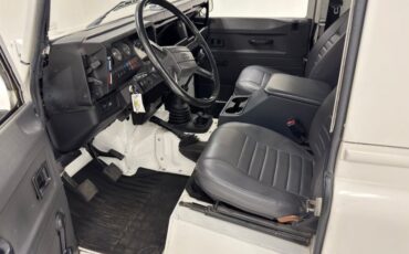 Land-rover-Defender-90-1991-Alpinweiss-Charcoal-Black-12