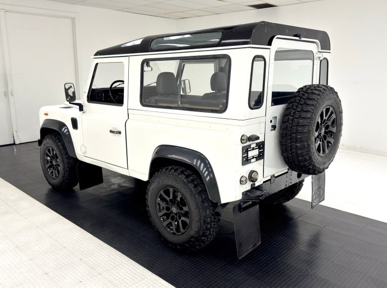 Land-rover-Defender-90-1991-Alpinweiss-Charcoal-Black-14