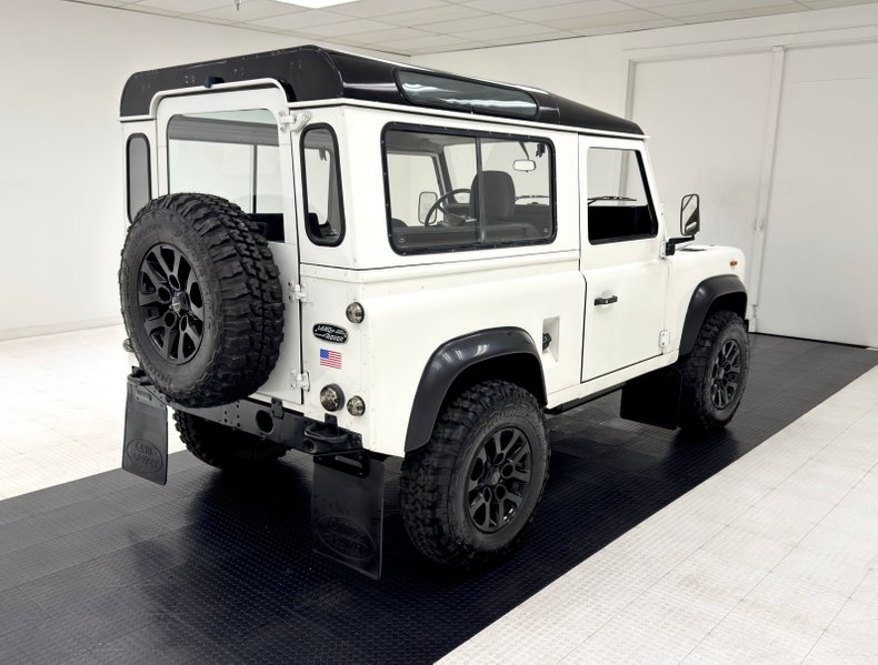 Land-rover-Defender-90-1991-Alpinweiss-Charcoal-Black-16