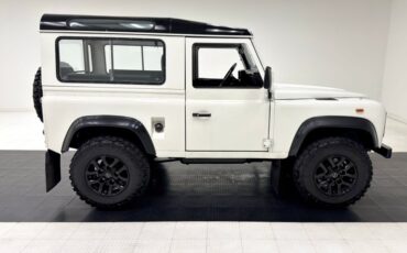 Land-rover-Defender-90-1991-Alpinweiss-Charcoal-Black-17