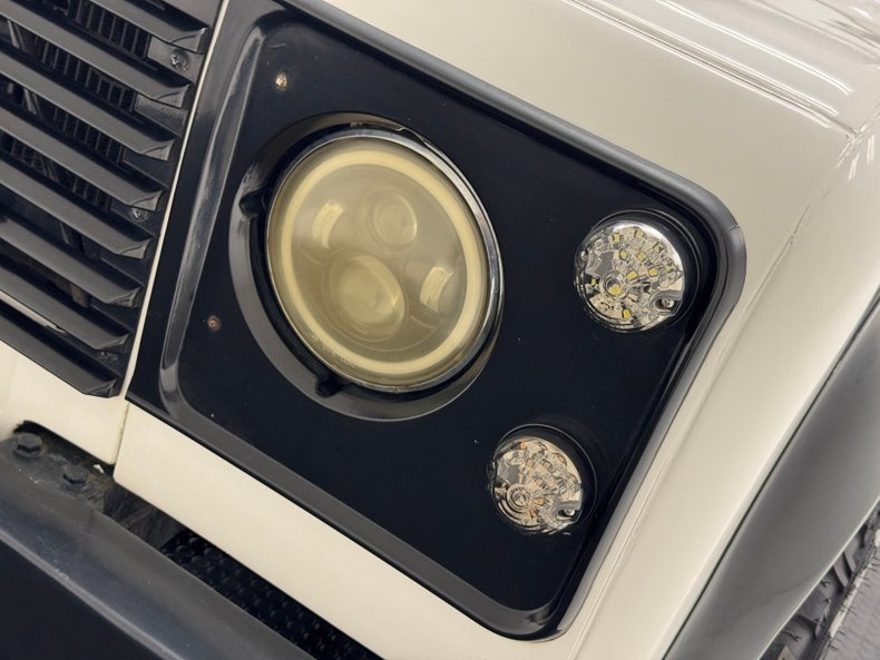 Land-rover-Defender-90-1991-Alpinweiss-Charcoal-Black-21