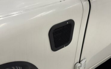 Land-rover-Defender-90-1991-Alpinweiss-Charcoal-Black-24
