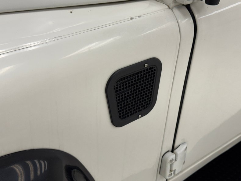 Land-rover-Defender-90-1991-Alpinweiss-Charcoal-Black-24