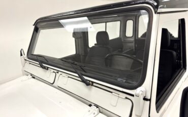 Land-rover-Defender-90-1991-Alpinweiss-Charcoal-Black-25