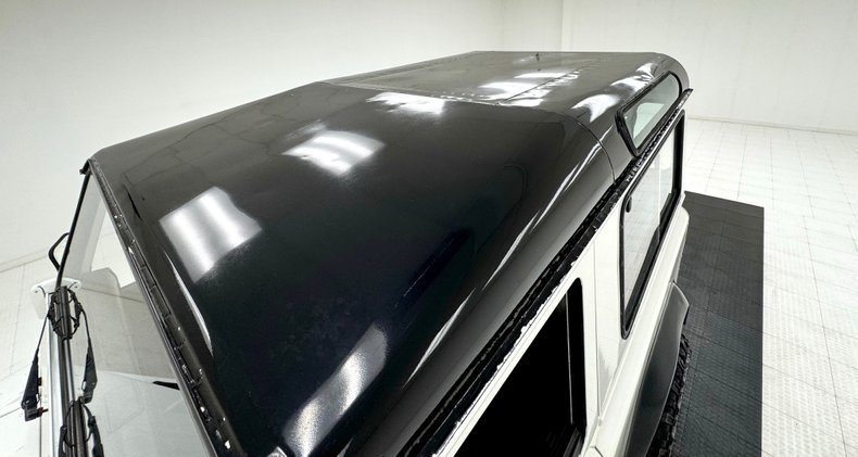 Land-rover-Defender-90-1991-Alpinweiss-Charcoal-Black-26