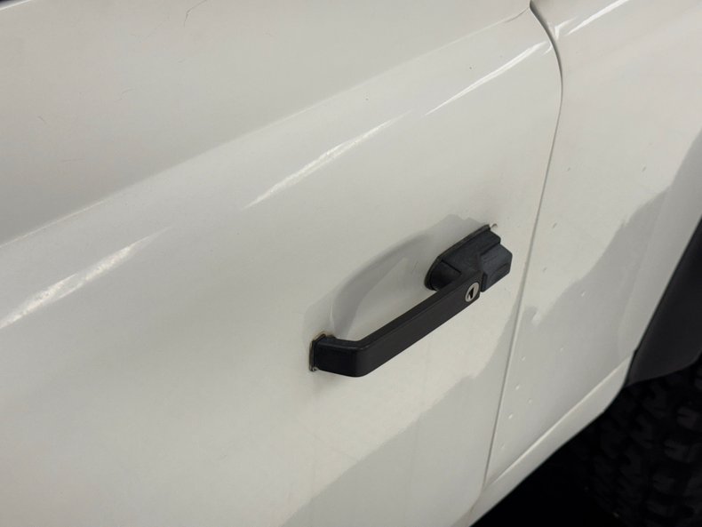 Land-rover-Defender-90-1991-Alpinweiss-Charcoal-Black-27