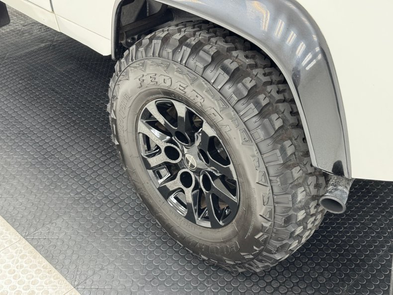 Land-rover-Defender-90-1991-Alpinweiss-Charcoal-Black-28