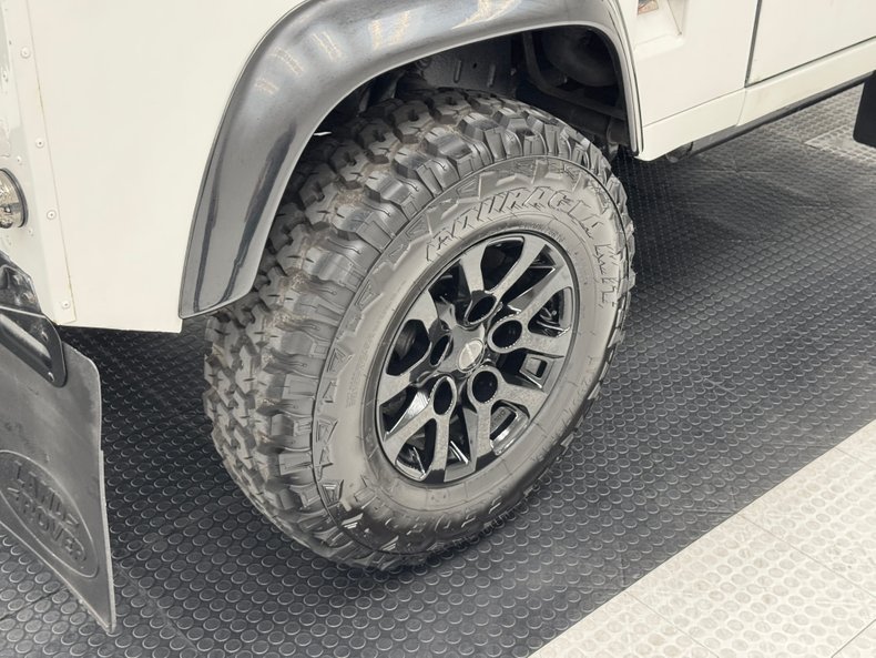 Land-rover-Defender-90-1991-Alpinweiss-Charcoal-Black-31
