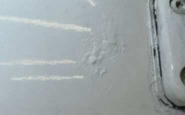 Land-rover-Defender-90-1991-Alpinweiss-Charcoal-Black-35