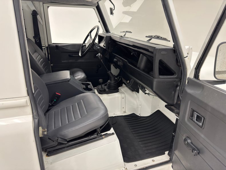 Land-rover-Defender-90-1991-Alpinweiss-Charcoal-Black-43