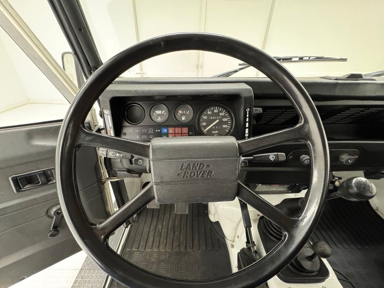 Land-rover-Defender-90-1991-Alpinweiss-Charcoal-Black-45