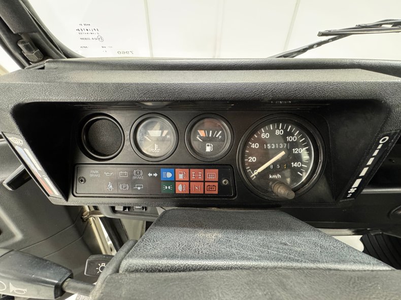 Land-rover-Defender-90-1991-Alpinweiss-Charcoal-Black-46