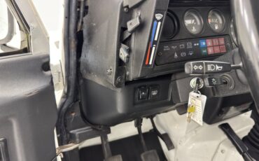 Land-rover-Defender-90-1991-Alpinweiss-Charcoal-Black-47